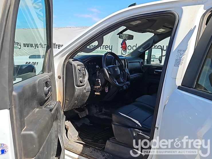 2022-chevrolet-2500hd-image-26