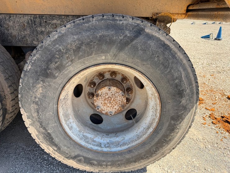 1995-mack-cl713-image-77