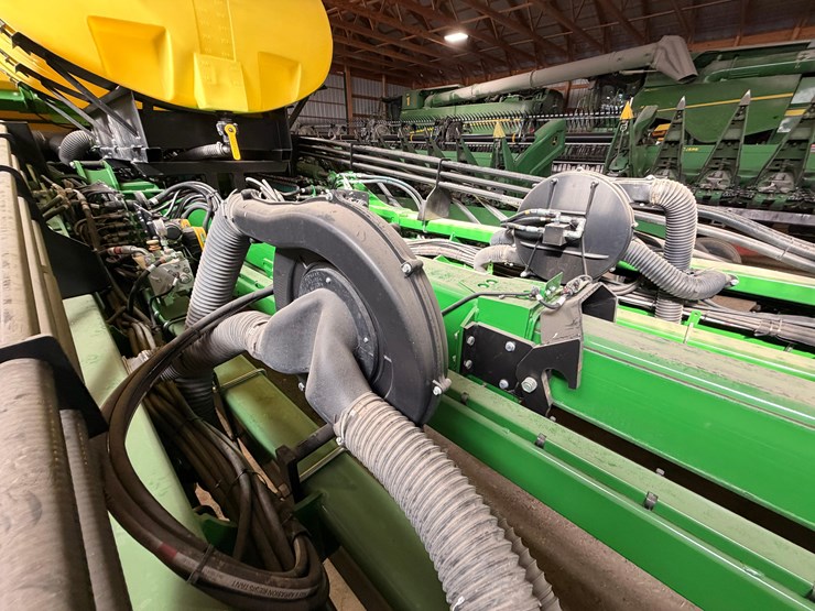 2024-john-deere-db66-image-24