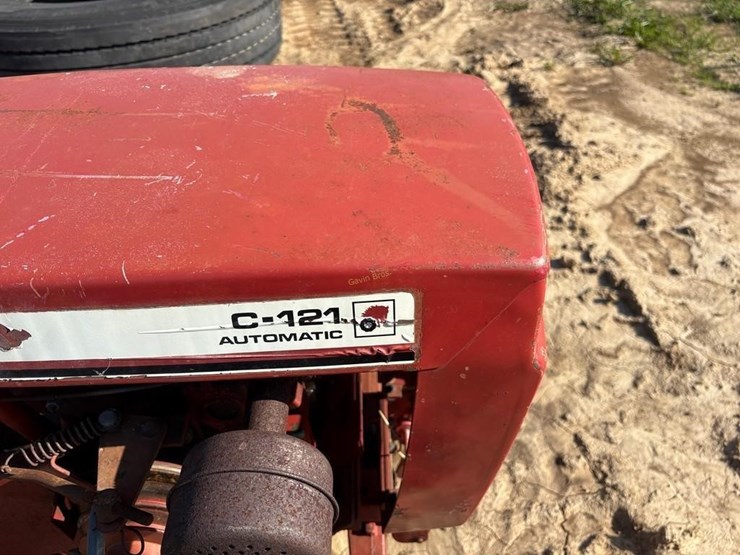 wheelhorse-c121-image-4