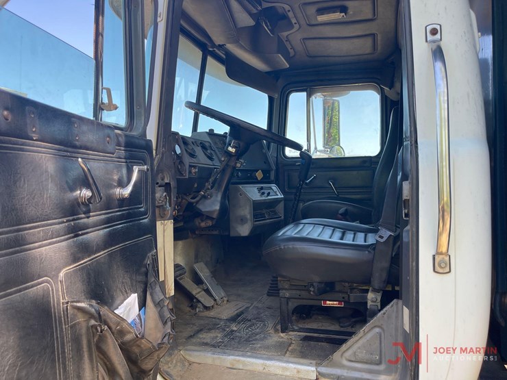 1996-mack-rd688s-image-18