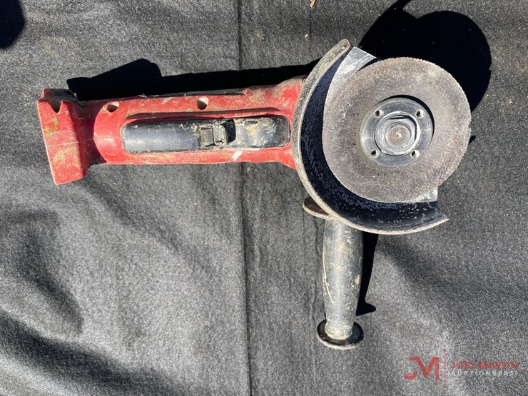 milwaukee-fuel-m18-cordless-grinder-image-2