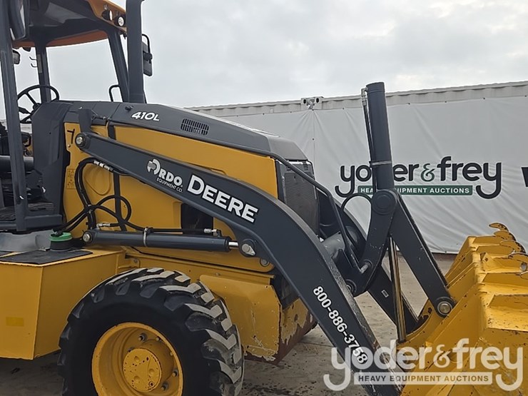 2021-deere-410l-image-27