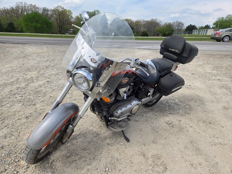 #23348-•-2006-victory-kingpin-motorcycle-image-17
