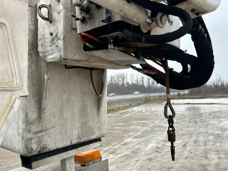 2004-freightliner-fl80-image-67