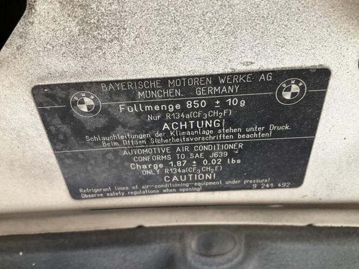 2011-bmw-528i-sdn-image-12