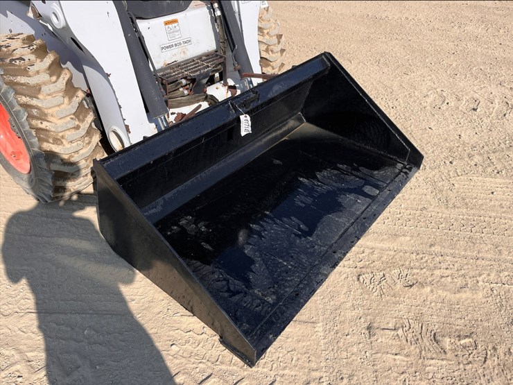 wildcat-68"-skid-steer-long-bottom-bucket-image-4