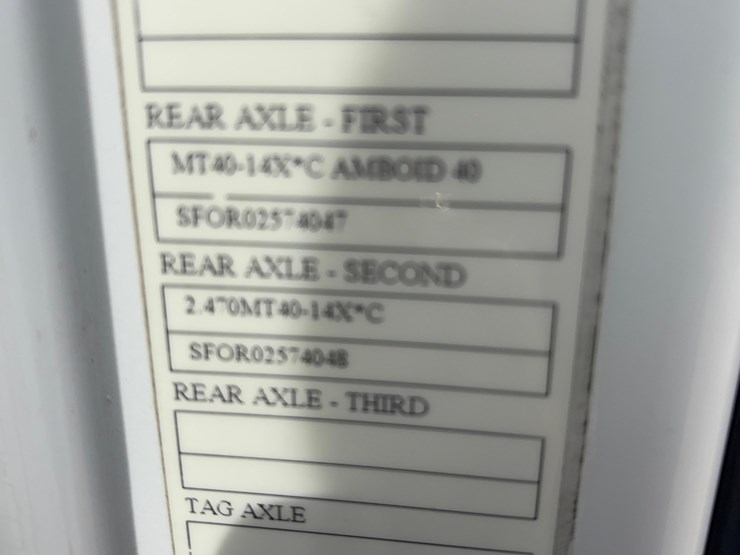 2015-volvo-vnl-semi-image-27