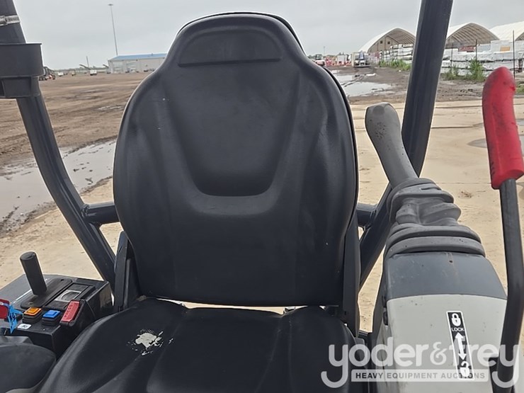 2022-deere-17g-image-45