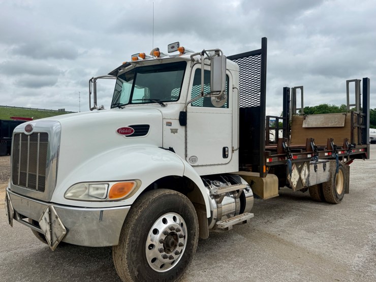 2012-peterbilt-337-image-1