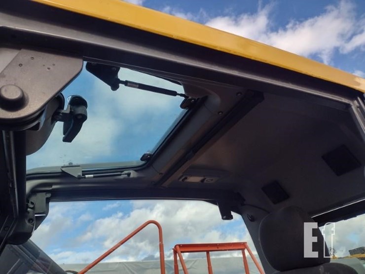 2020-volvo-ec220e-lr-image-13