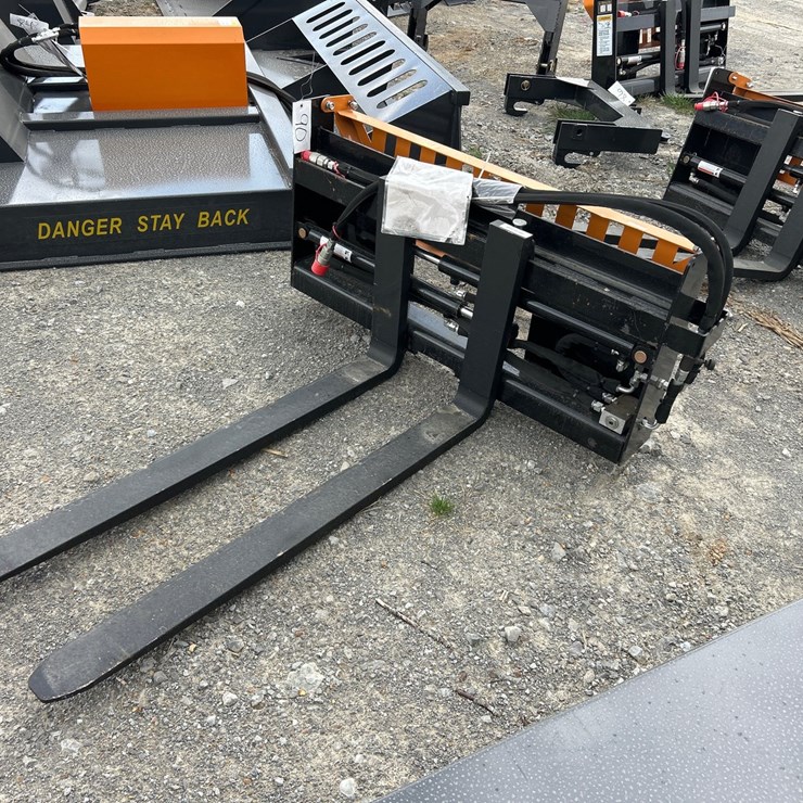 #90 • HYDRAULIC SKID STEER PALLET FORKS