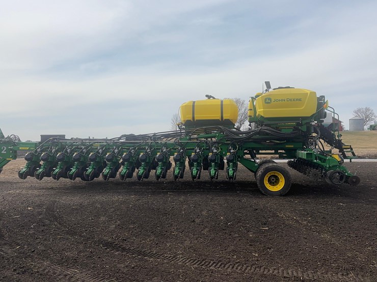 2024-john-deere-db66-image-7