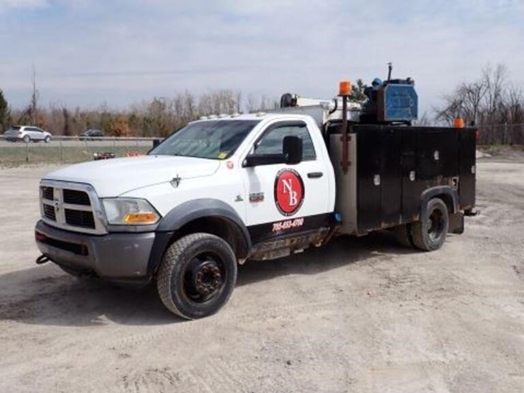 2011-dodge-5500-hd-s/a-service-truck-3d6wu7el3bg61-image-1
