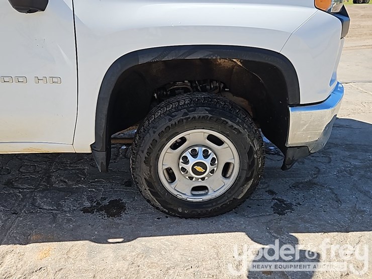 2022-chevrolet-2500hd-image-18