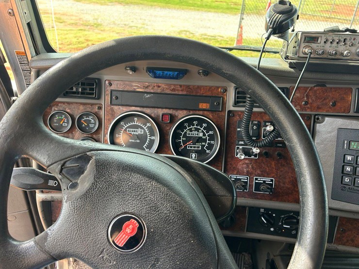 2009-kenworth-t300-image-26