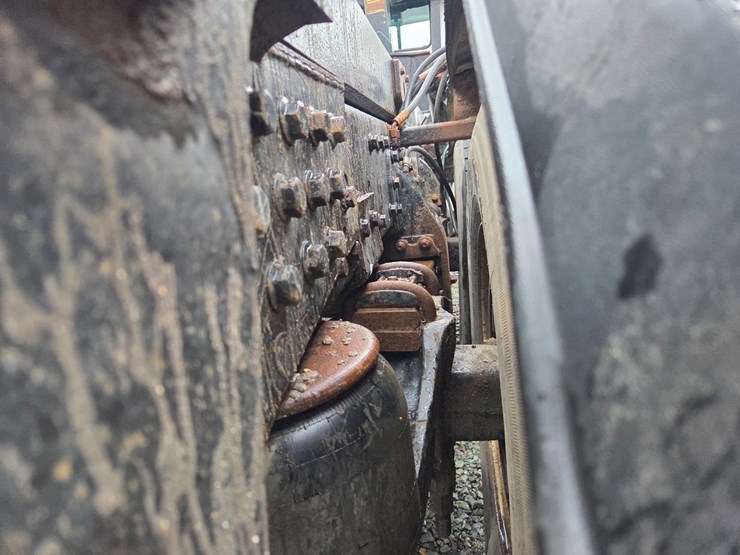 1995-peterbilt-357-image-51