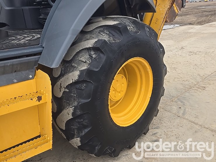 2021-deere-410l-image-14