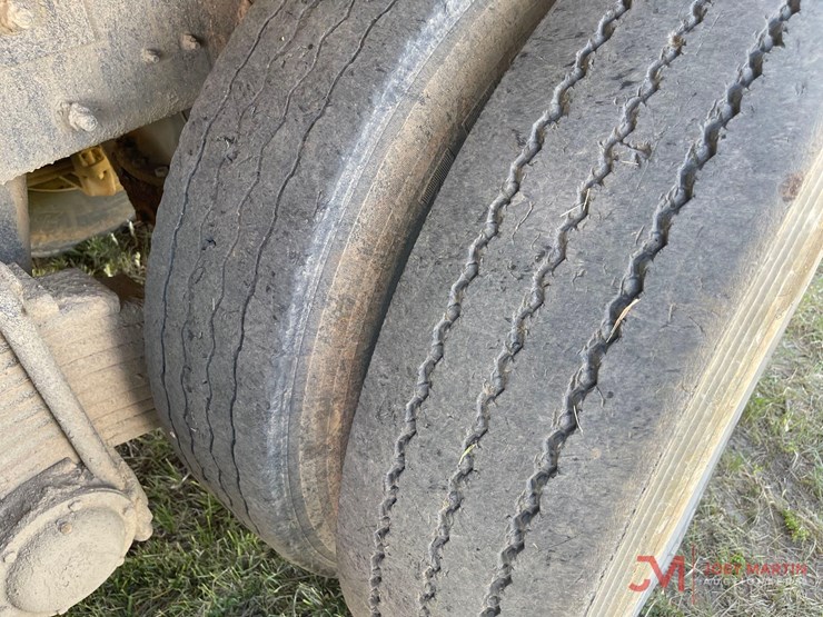 1984-mack-rd686s-image-13