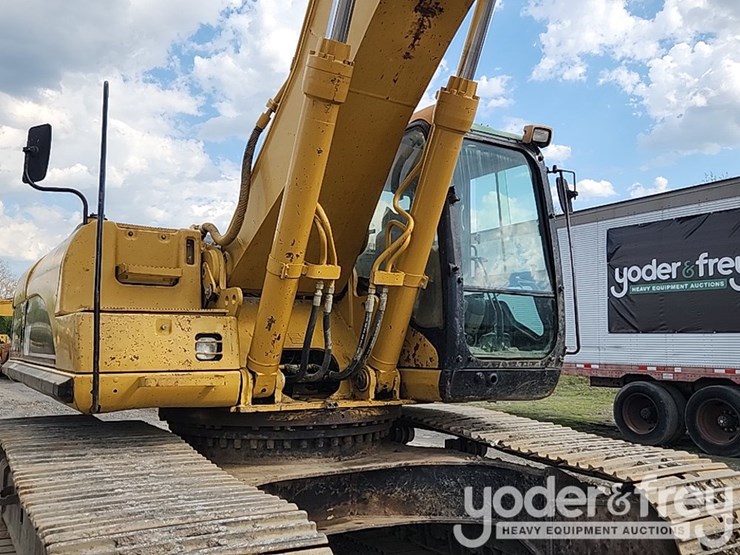 2005-caterpillar-330-image-12