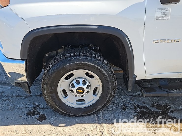 2022-chevrolet-2500hd-image-11