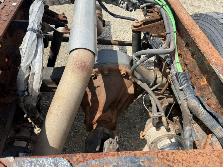 #1174-•-2015-freightliner-cab-and-chassis-image-41