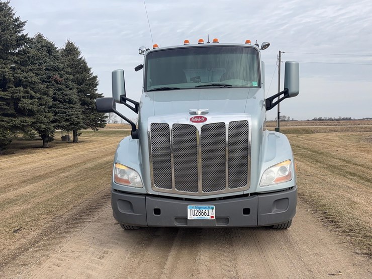2015-peterbilt-579-image-2