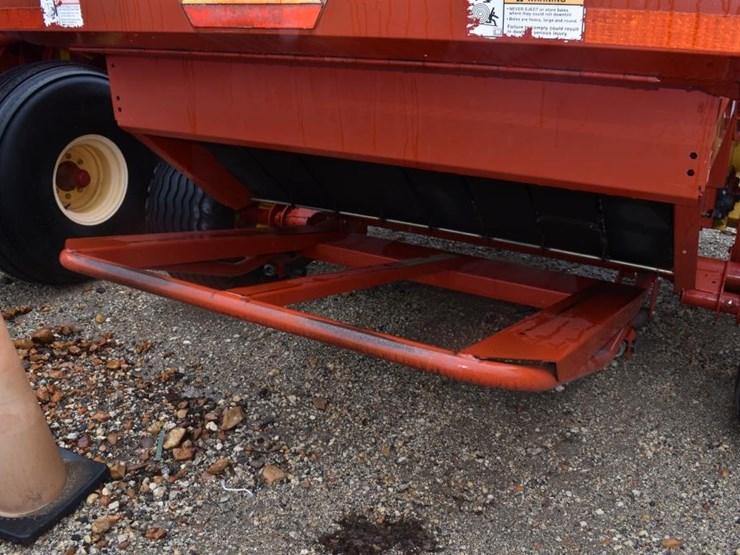 new-holland-br7090-image-9