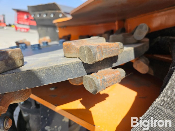 2025-massey-ferguson-730-image-12