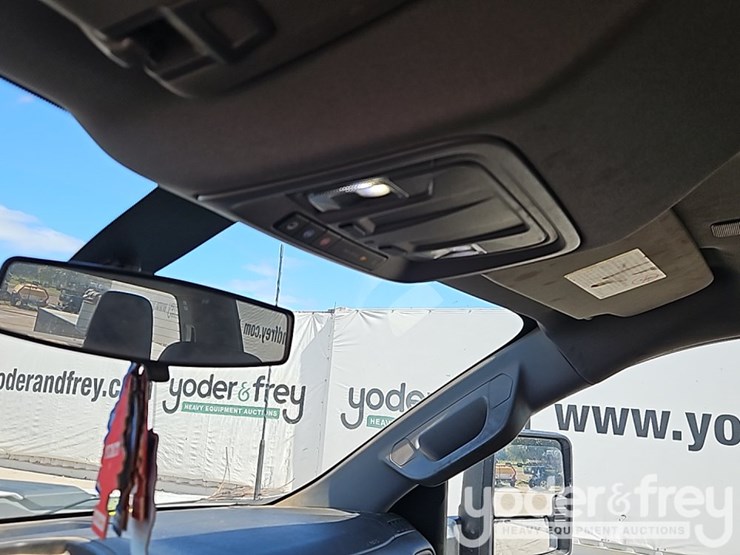 2022-chevrolet-2500hd-image-34