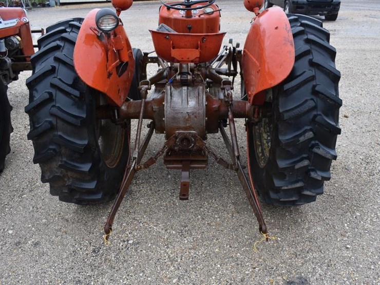 massey-ferguson-135-image-8