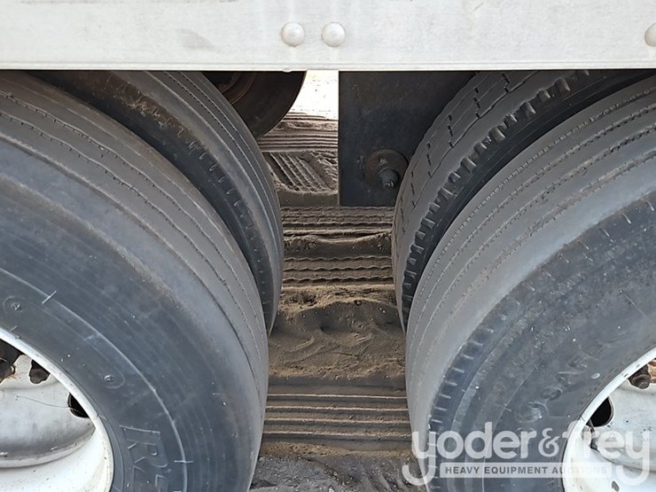 2008-utility-53'-image-10