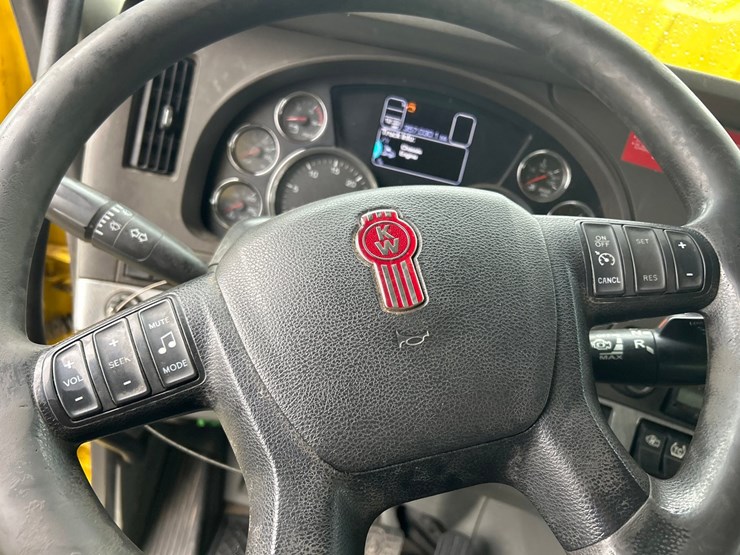 2019-kenworth-t880-image-68