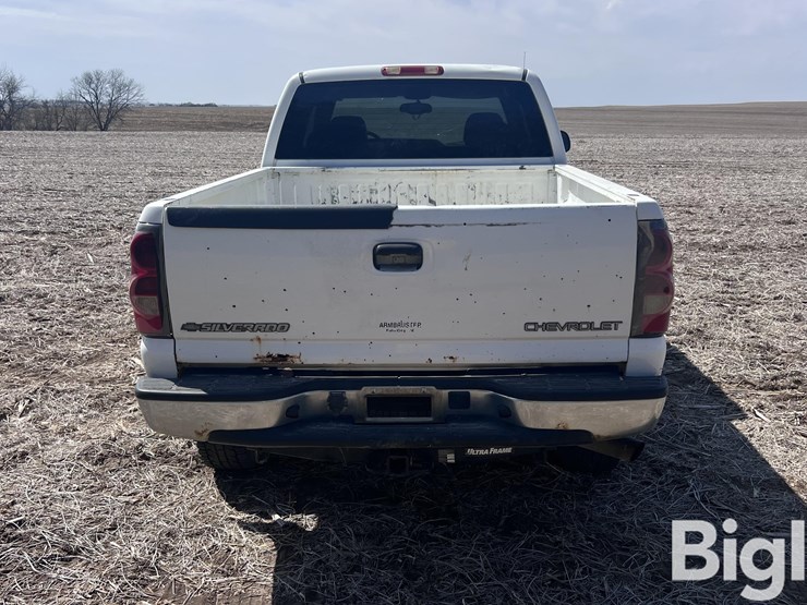 2004-chevrolet-silverado-2500-image-6