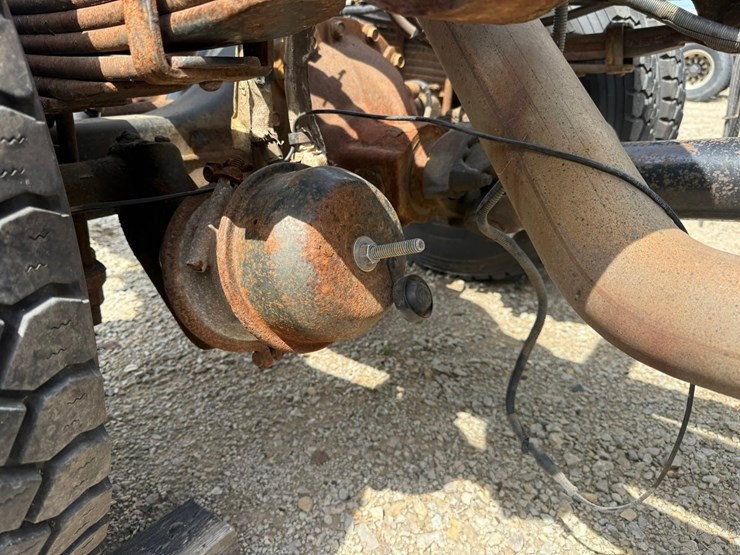 #1174-•-2015-freightliner-cab-and-chassis-image-49