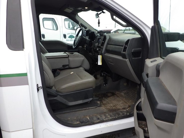2022-ford-f550-image-33