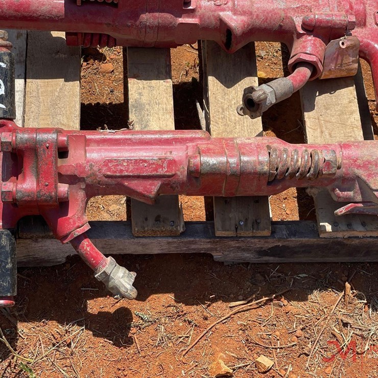 PNEUMATIC JACK HAMMER