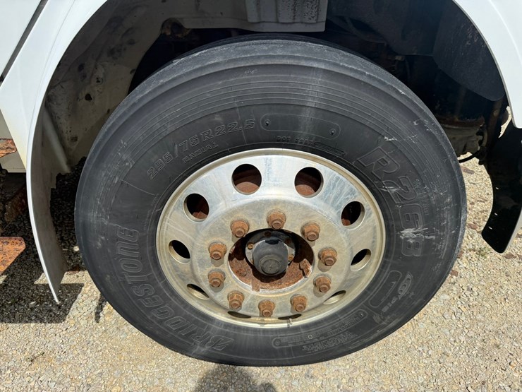 #1174-•-2015-freightliner-cab-and-chassis-image-69