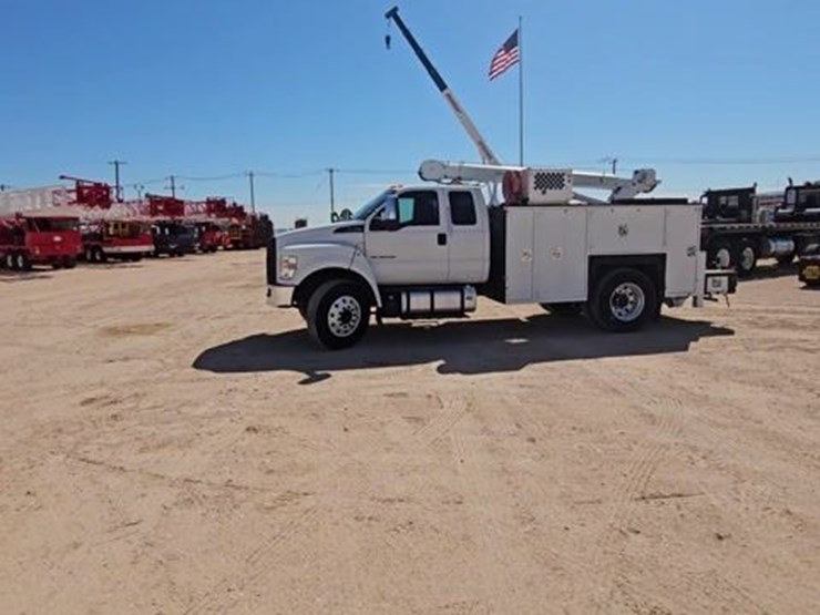 2017-ford-f750-image-1