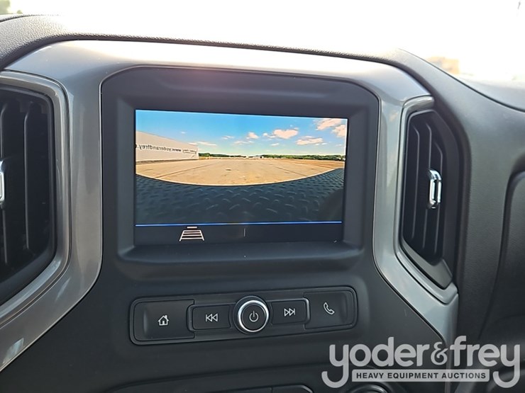 2022-chevrolet-2500hd-image-26