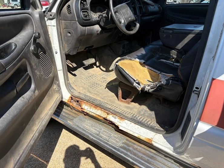 1999-dodge-3500-image-9