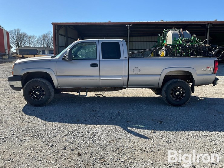 2006-chevrolet-silverado-2500-image-8