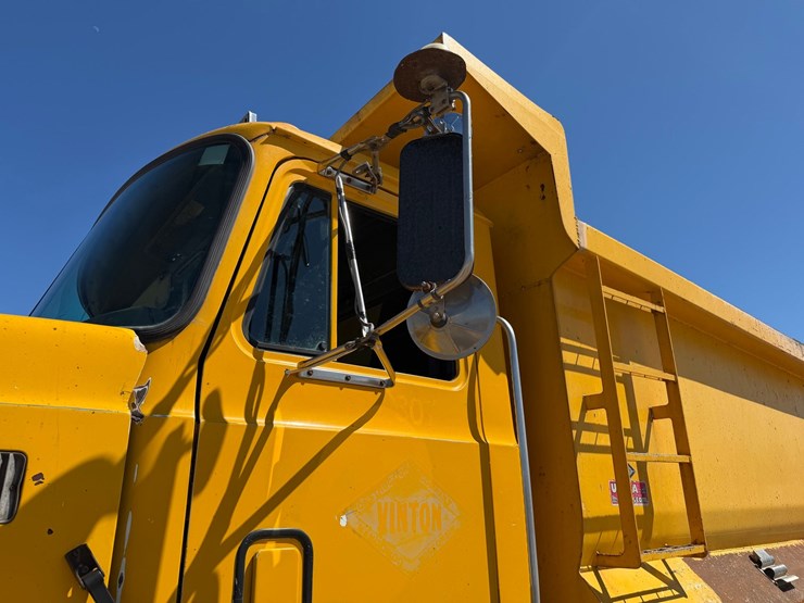 1995-mack-cl713-image-12