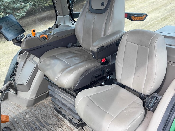 2024-john-deere-9rt-590-tractor-image-23