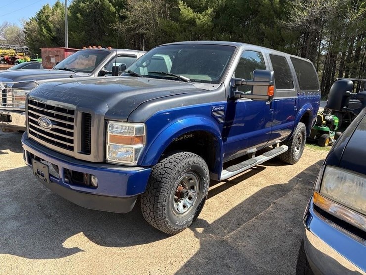 2001-ford-excursion-image-1