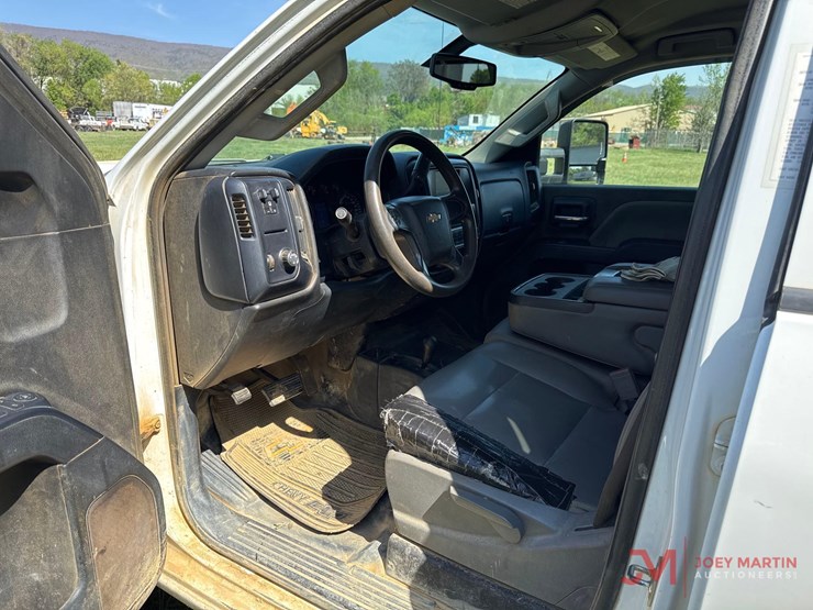 2018-chevrolet-2500-image-18