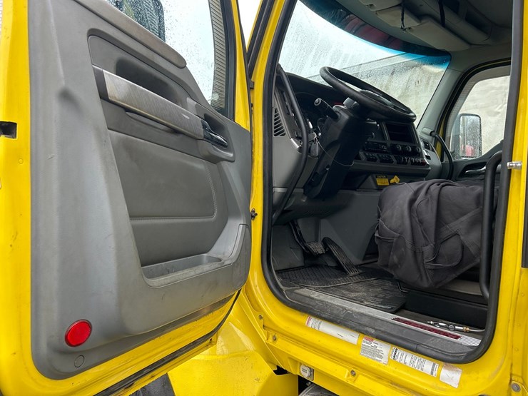 2019-kenworth-t880-image-59