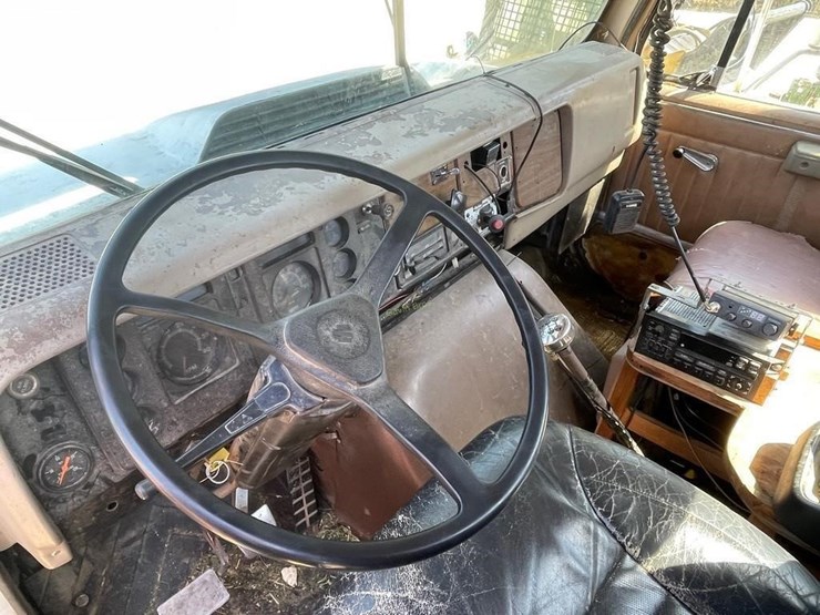 1982-international-f-2674-straight-truck-image-13