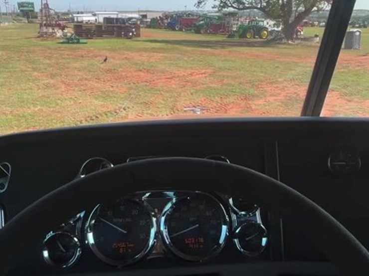 2012-peterbilt-386-image-45