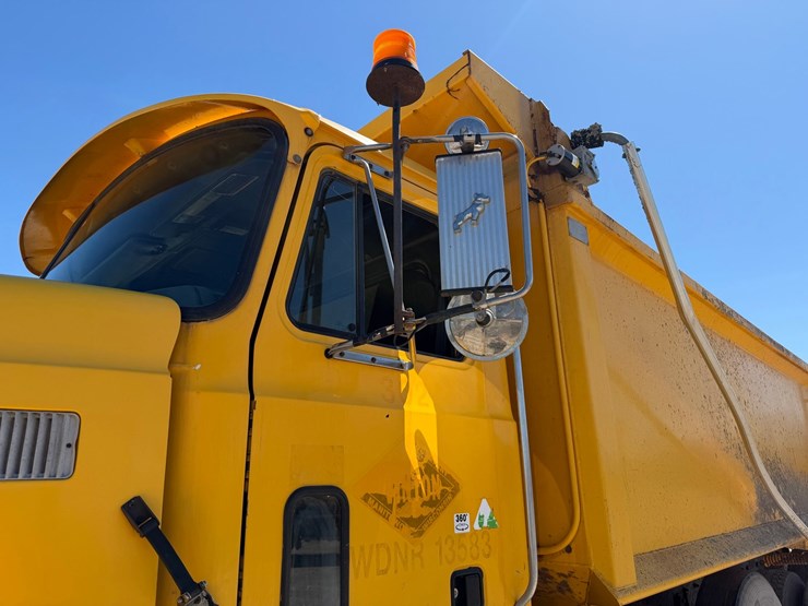 1995-mack-cl713-image-12